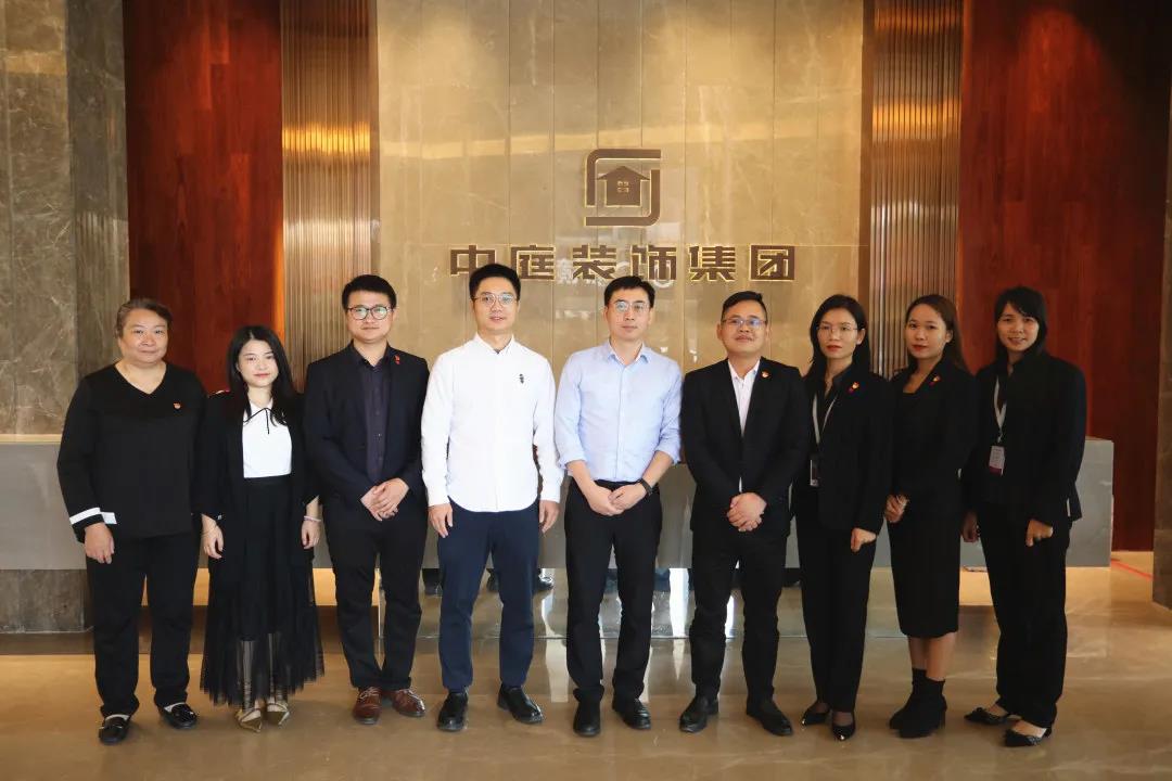 兩新黨建丨青秀區(qū)組織部、兩新組織黨工委領(lǐng)導(dǎo)到集團(tuán)調(diào)研并指導(dǎo)黨建工作